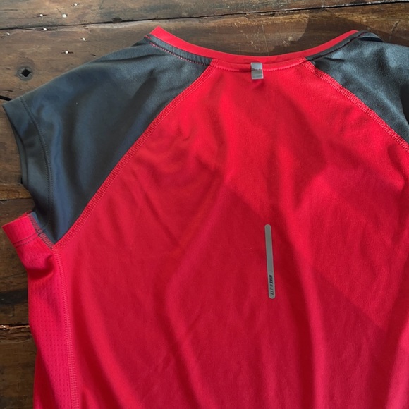 Red and Navy (dark grey) Nike running v-neck - Picture 4 of 4